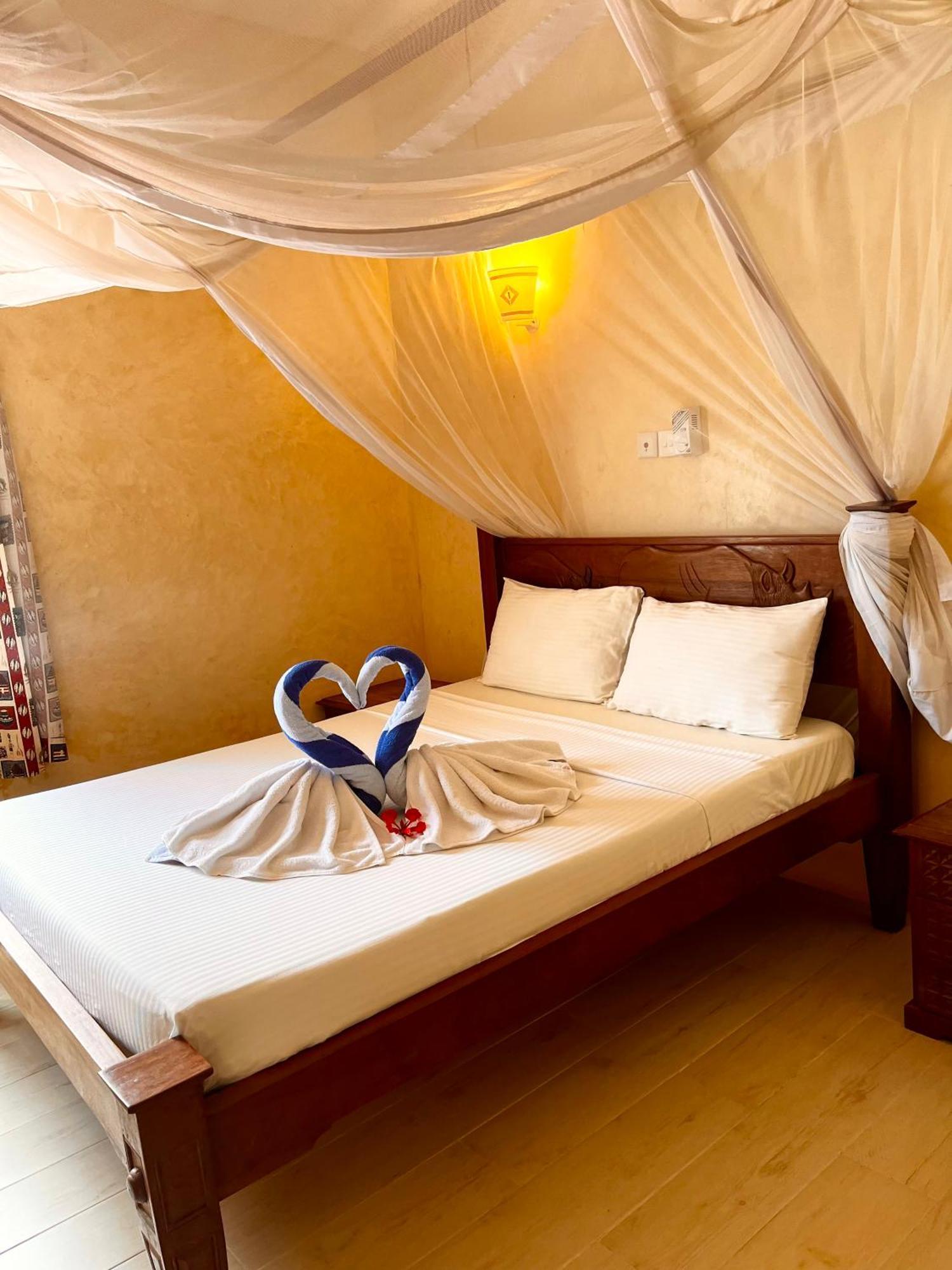 Flametree Beach Homes Praia de Diani Exterior foto
