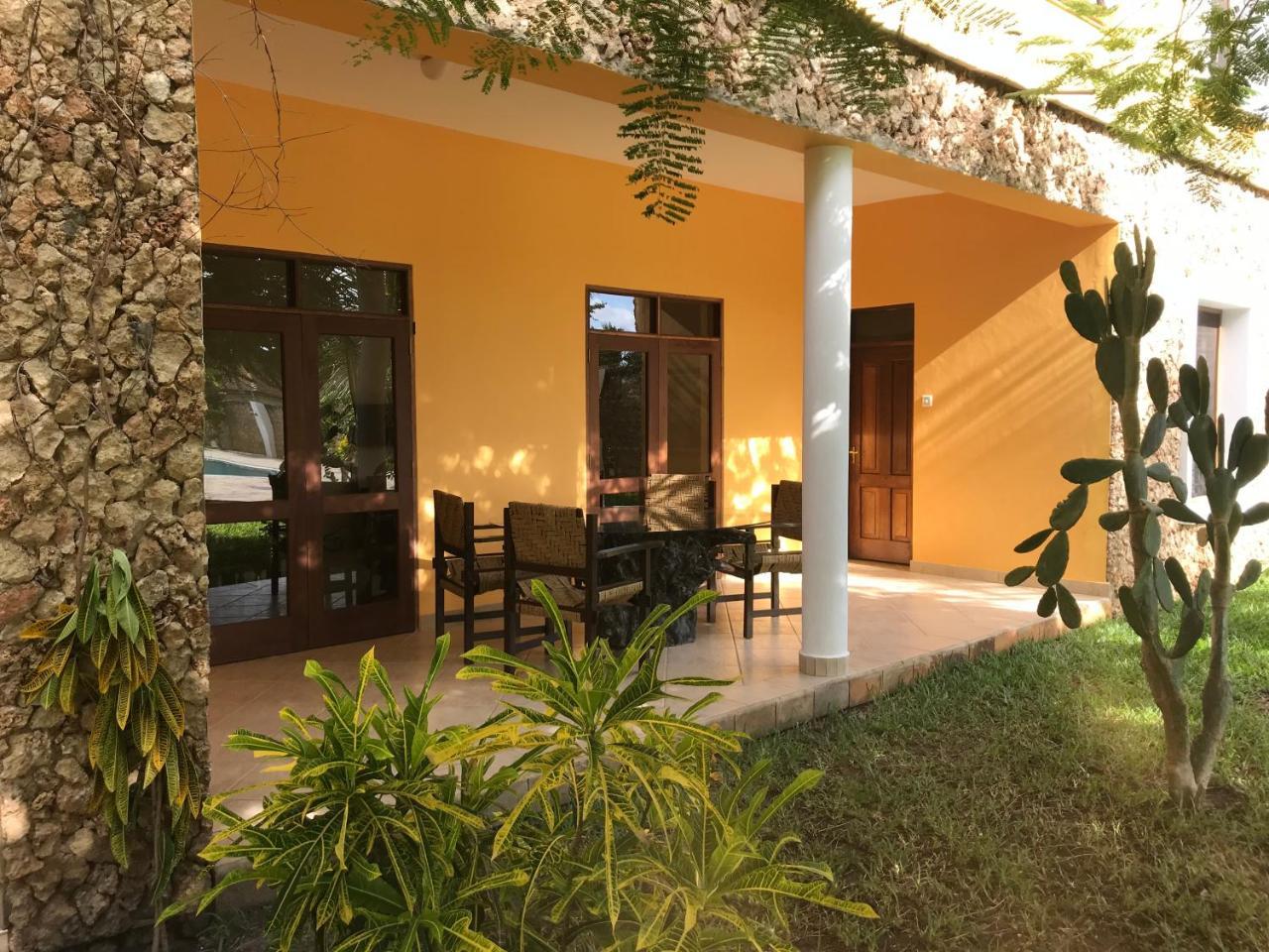 Flametree Beach Homes Praia de Diani Exterior foto
