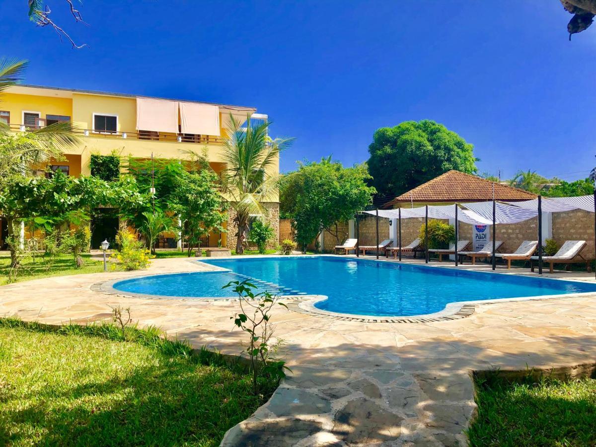 Flametree Beach Homes Praia de Diani Exterior foto