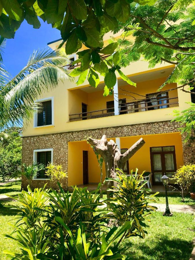 Flametree Beach Homes Praia de Diani Exterior foto