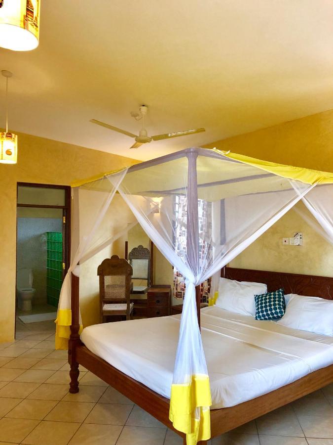 Flametree Beach Homes Praia de Diani Exterior foto